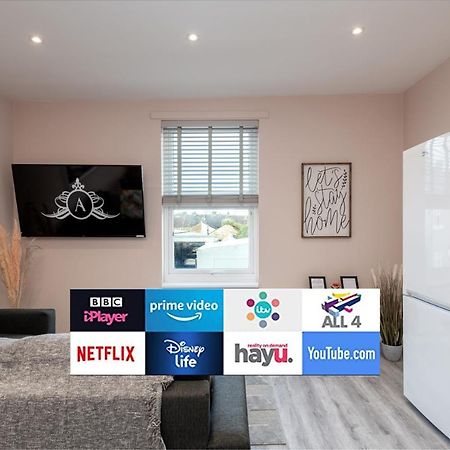 Cool, Calm & Contractor-Approved - Summer Stays Open - Apartment D Gillingham (Kent) Exterior foto